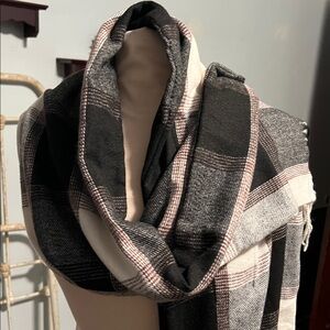 Smart HEATED Scarf in Black, Gray, and White